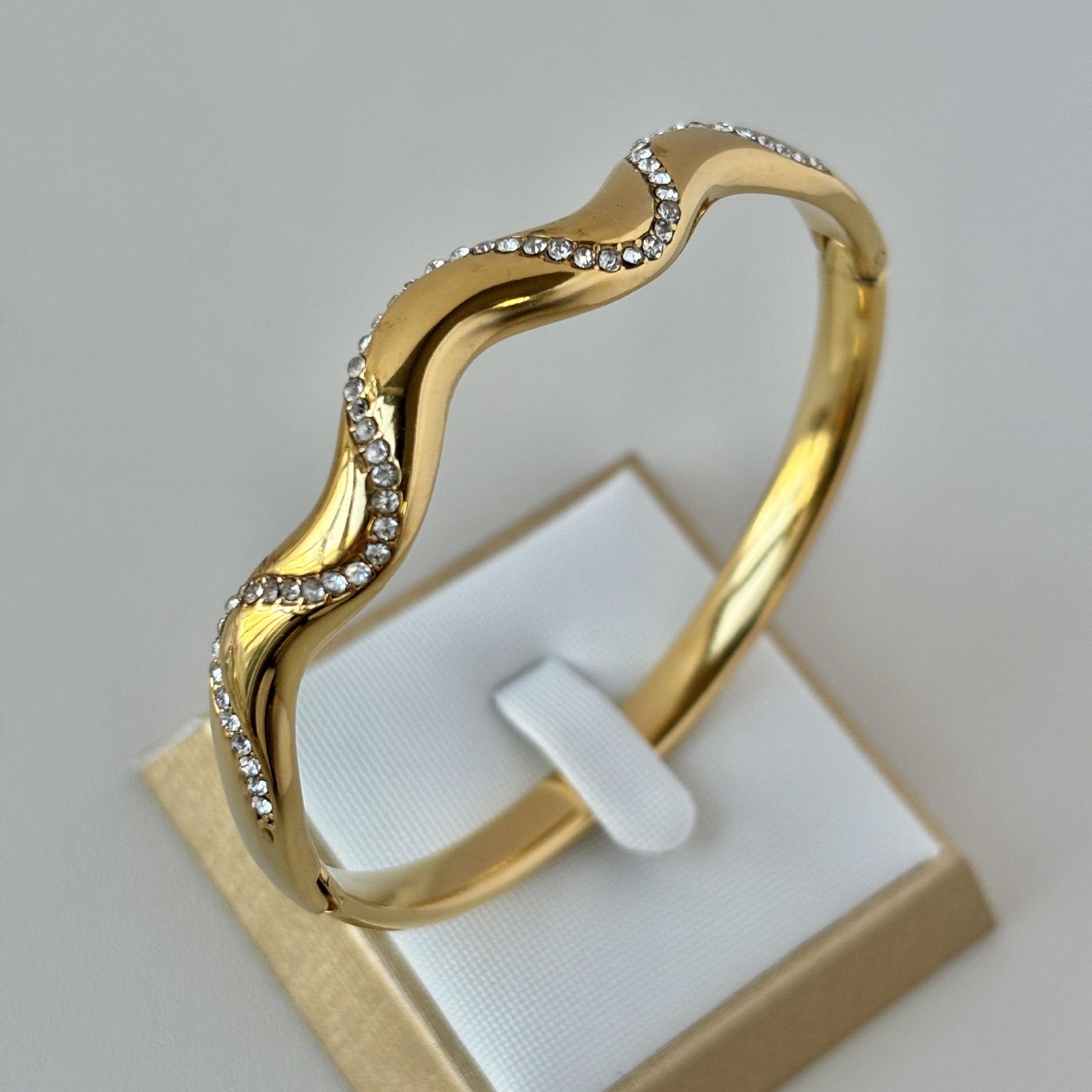 Pearl Wave Bracelet Set – Gold | Bianca's Touch